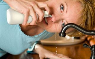 Промывание носа посредством солевого раствора: эффективность, назначение, противопоказания